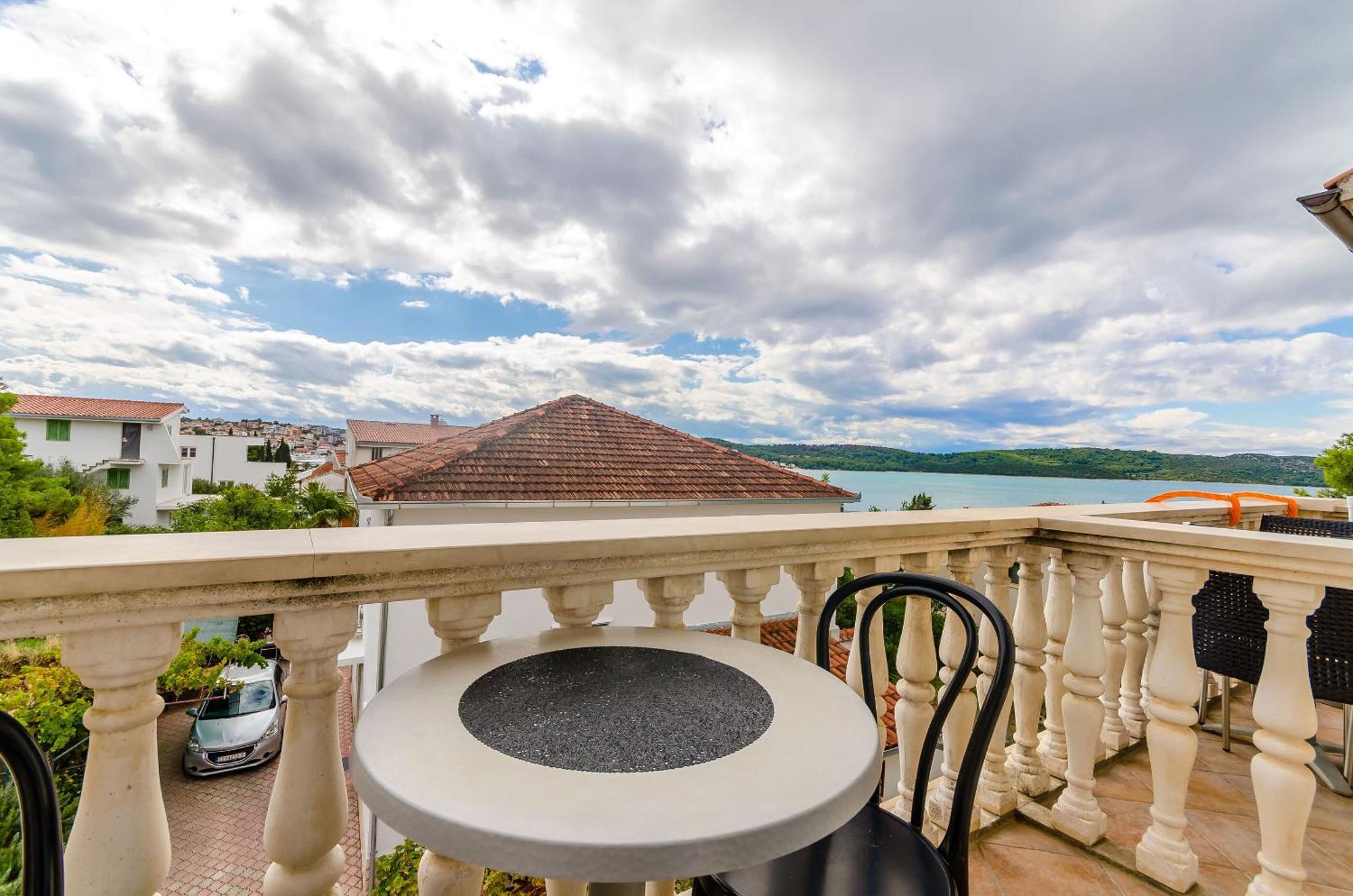 Apartments Marina Trogir Bagian luar foto
