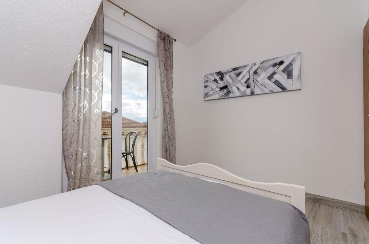 Apartments Marina Trogir Bagian luar foto